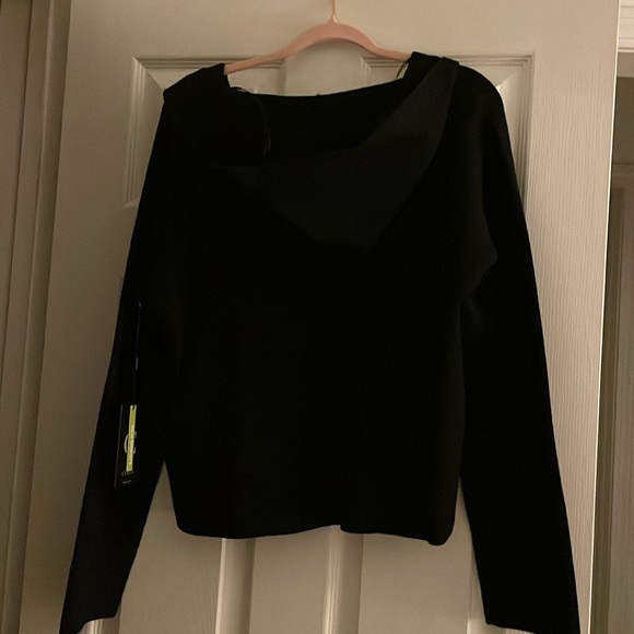 Woman’s black front zip sweater - Picture 5 of 7